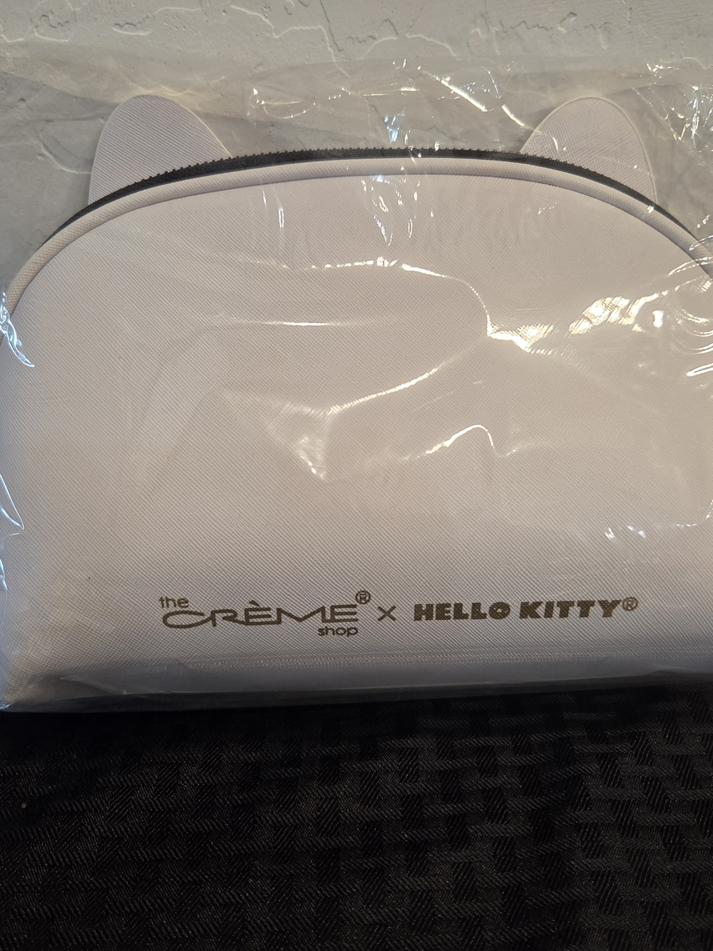 The Crème Shop x Hello Kitty White Kids Cosmetic Pouch with Red Bow - Picture 3 of 7